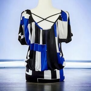 🔴 Black and White Graphic Backless Blouse